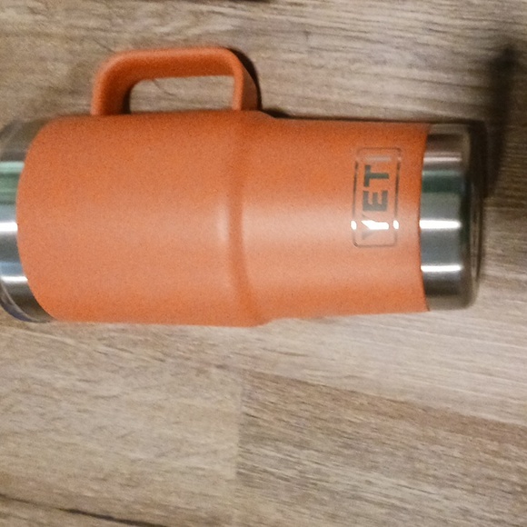 2 Yeti 20 Oz  Ramblers With Mag Slide Lids - Picture 3 of 11